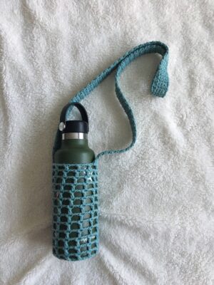 blue green mesh water bottle holder carrier crochet pattern free pattern